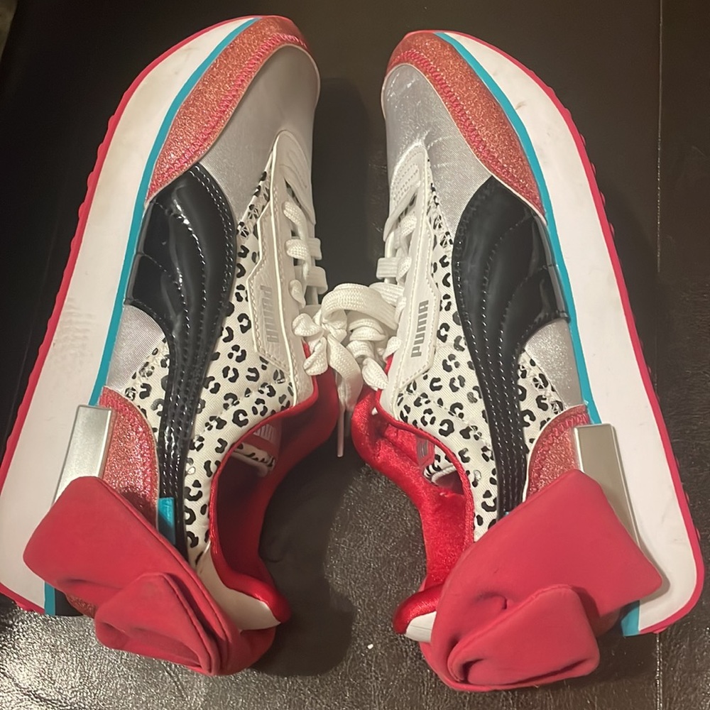 LOL PUMAS - Picture 4 of 5